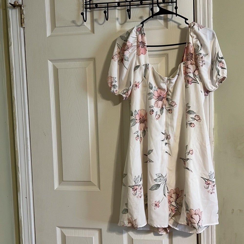 Love & Piece short sleeve dress for women with built in lining. Size L - Picture 7 of 7